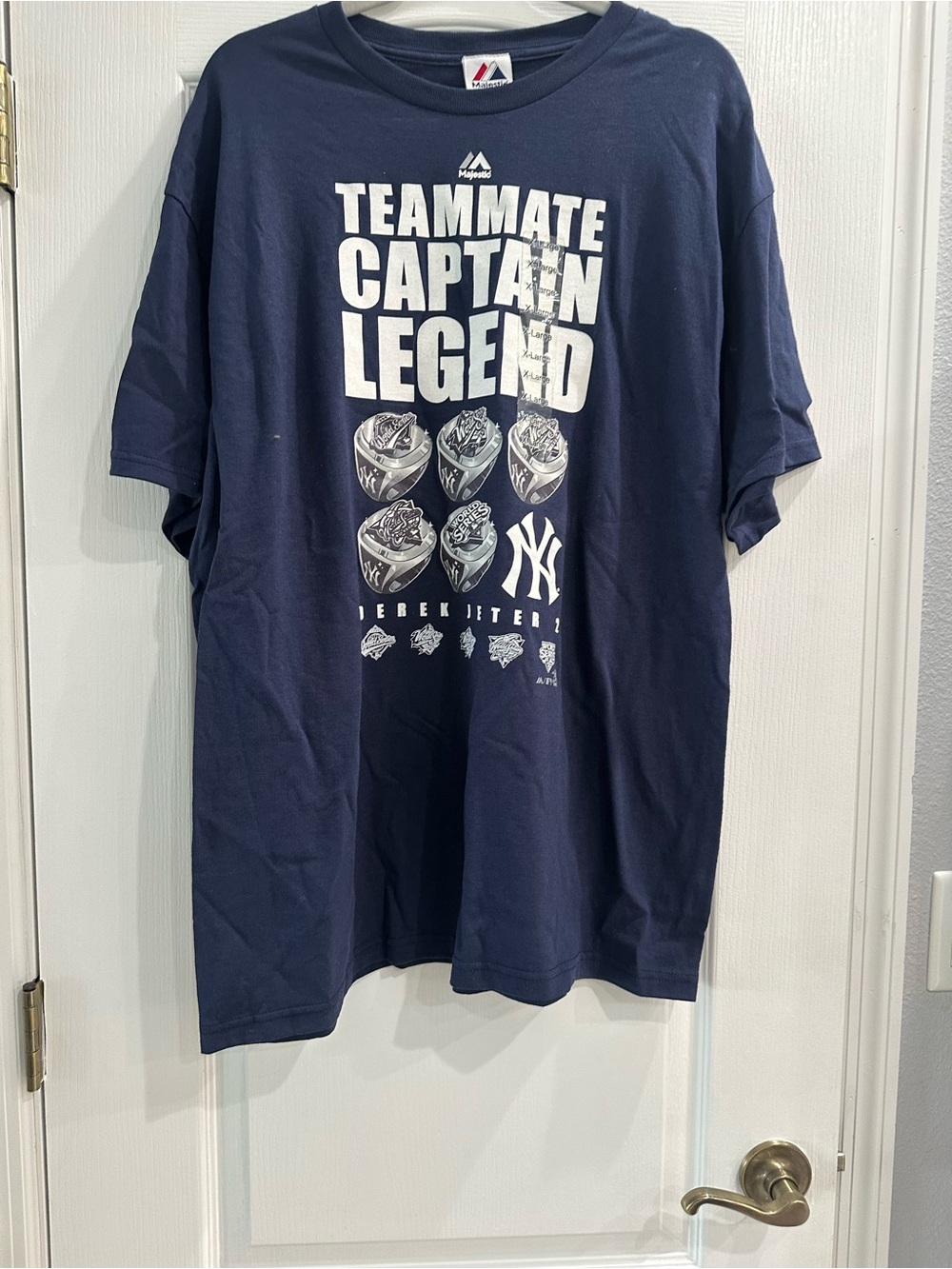 Majestic Navy Graphic 'Teammate Captain Legend' Yankees Tee